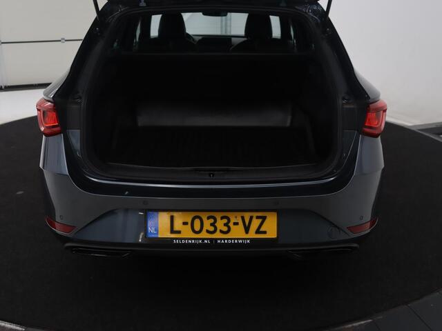 Seat LEON Sportstourer 1.5 TSI FR | Half leder | Cruise control | Climate control | Sfeerverlichting | Park assist | Carplay | Full LED | Virtueel dashboard | 18" velgen