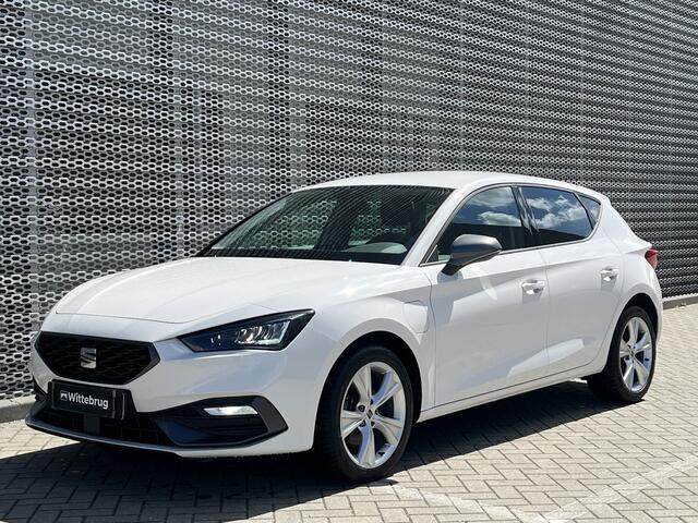 Seat LEON 1.4 TSI eHybrid PHEV FR / SOH 97% / Navigatie / LED / Parkeersensoren A / Digital cockpit / Verwarmb stoelen / 17''LMV