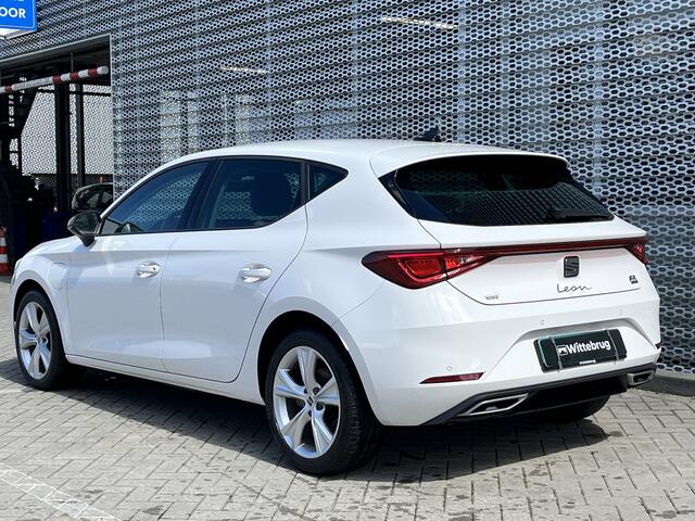 Seat LEON 1.4 TSI eHybrid PHEV FR / SOH 97% / Navigatie / LED / Parkeersensoren A / Digital cockpit / Verwarmb stoelen / 17''LMV