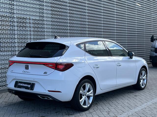 Seat LEON 1.4 TSI eHybrid PHEV FR / SOH 97% / Navigatie / LED / Parkeersensoren A / Digital cockpit / Verwarmb stoelen / 17''LMV