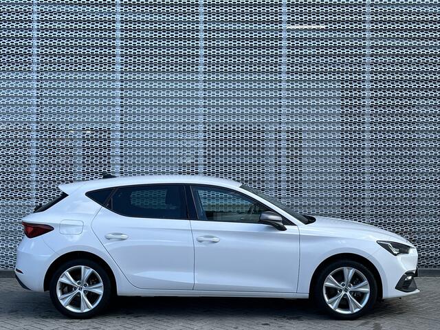Seat LEON 1.4 TSI eHybrid PHEV FR / SOH 97% / Navigatie / LED / Parkeersensoren A / Digital cockpit / Verwarmb stoelen / 17''LMV