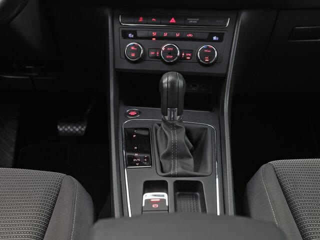 Seat LEON 1.0 EcoTSI Intense Sport Automaat (APPLE CARPLAY, NAVIGATIE, CLIMATE, KEYLESS, SPORTSTOELEN, PARKEERSENSOREN, GETINT GLAS, CRUISE, NIEUWSTAAT)