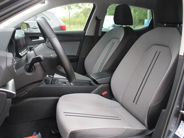 Seat LEON 1.0 TSI 110pk Style Launch Edition | Achteruitrijcamera | Navigatie | Carplay | DAB | LED