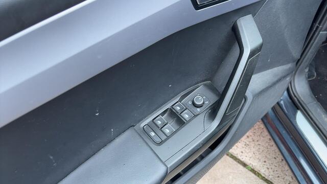 Seat LEON 1.0 TSI FR Business Intense SFEER / CAMERA / FULL LED / CARPLAY / NAVI / CLIMA / PDC / BLUETOOTH / ACC / NL-AUTO