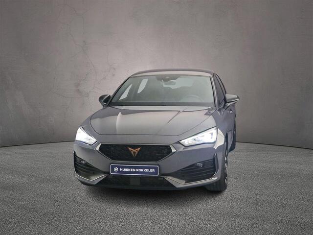 Seat LEON 1.4 e-Hybrid VZ Business 245pk DSG Automaat, Adaptive cruise control, Stoelverwarming, Stuurverwarming, Achteruitrijcamera, Dodehoeksensoren, Parkeersensoren, Navigatie, App-connect, LED koplampen
