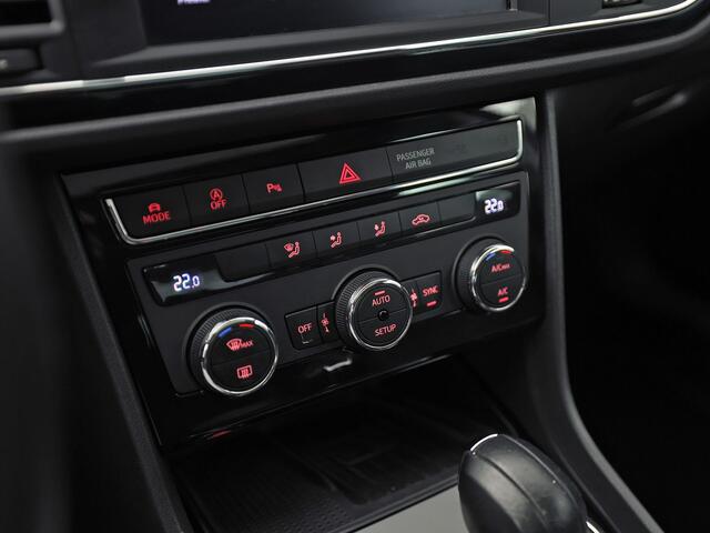 Seat LEON 1.4 TSI FR Intense Sport 150Pk Automaat (SCHUIFDAK, APPLE CARPLAY, KEYLESS, CAMERA, STOELVERWARMING, LEDER/ALCANTARA, GETINT GLAS, LED KOPLAMPEN, MODE KNOP, CRUISE, SFEERVERLICHTING, NIEUWSTAAT)