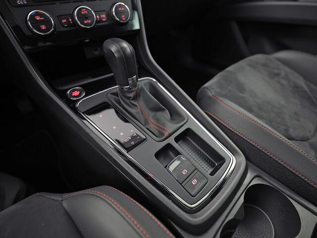 Seat LEON 1.4 TSI FR Intense Sport 150Pk Automaat (SCHUIFDAK, APPLE CARPLAY, KEYLESS, CAMERA, STOELVERWARMING, LEDER/ALCANTARA, GETINT GLAS, LED KOPLAMPEN, MODE KNOP, CRUISE, SFEERVERLICHTING, NIEUWSTAAT)
