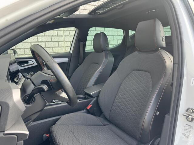 Seat LEON 1.5 eTSI FR Launch Edition | Schuif /- kanteldak | Stuur / Stoelverwarming | Achteruitrijcamera |