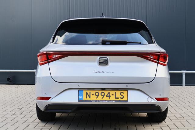 Seat LEON Sportstourer 1.0 TSI Style Business Intense | Wegklapbare Trekhaak | Camera | Adaptieve Cruise Control | Apple Carplay / Android Auto