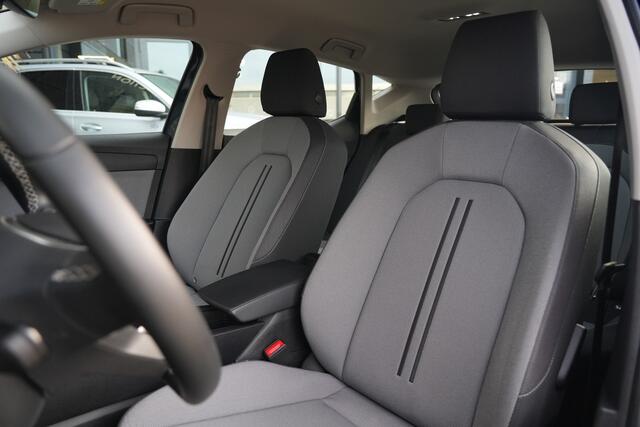 Seat LEON 1.5 TSI Style | 115 PK | Apple CarPlay/Android Auto | Voorstoelen verwarmd | LED koplampen SEAT Leon 1.5 TSI Style 115 PK met 1.5-liter viercilinder benzinemotor, Apple CarPlay/Android Auto, automatische airconditioning, cruise control, keyless start, verwarmde comfortstoelen, park – foto 4