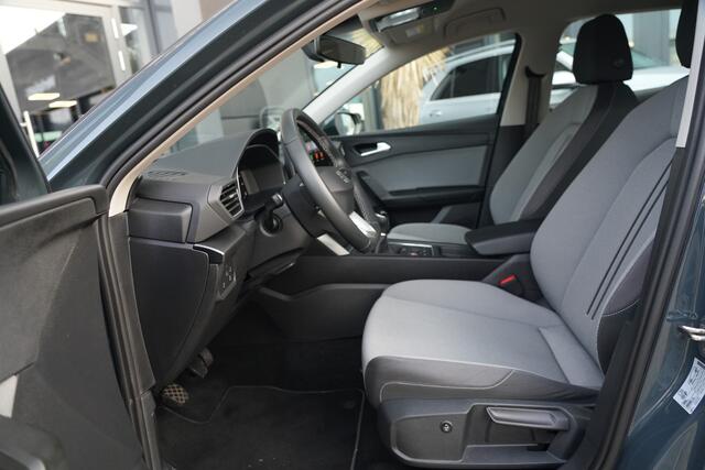 Seat LEON 1.5 TSI Style | 115 PK | Apple CarPlay/Android Auto | Voorstoelen verwarmd | LED koplampen SEAT Leon 1.5 TSI Style 115 PK met 1.5-liter viercilinder benzinemotor, Apple CarPlay/Android Auto, automatische airconditioning, cruise control, keyless start, verwarmde comfortstoelen, park – foto 10