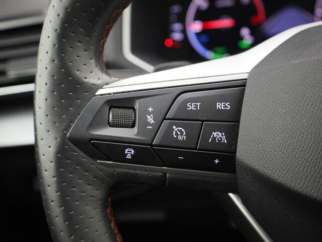 Seat Tarraco 1.4 TSIe-Hybrid 180kW/245PK PHEV FR DSG · Navigatie · 360° Camera + Parkeersensoren · App connect
