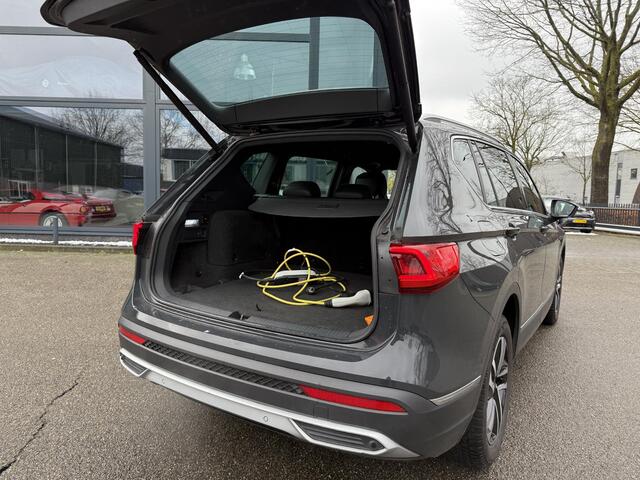 Seat Tarraco 1.4 TSI e-Hybrid PHEV Xperience Business Intense ELEK. ACHTERKLEP| DODE HOEK SENSOR| STOEL+ STUUR VERWARMING| 360 CAMERA | ACHTERBANK VERWARMD| CARPLAY| RIJKLAARPRIJS INCL. 12 MND BOVAG GARANTIE
