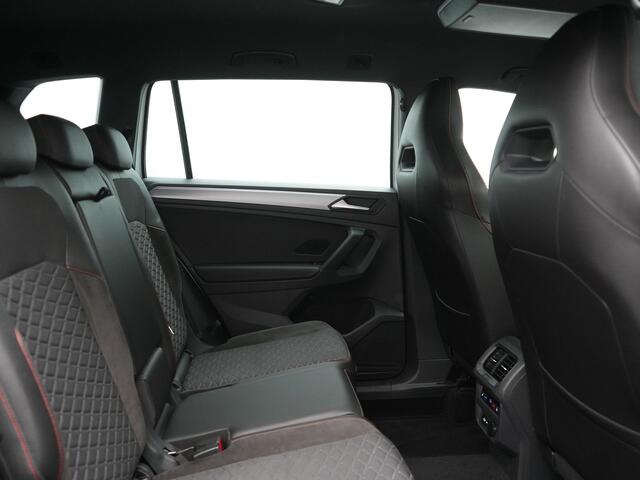 Seat Tarraco 1.4 TSI e-Hybrid FR Plug In Hybrid 245pk Dealer O.H. PHEV | Trekhaak Af Fabriek | Adaptive Cruise | 360 Camera | Alcantara Sportstoelen Memory & Verwarmd | Sfeerverlichting | Stuur Verwarmd | Keyless | Apple Carplay | Navigatie | DAB |