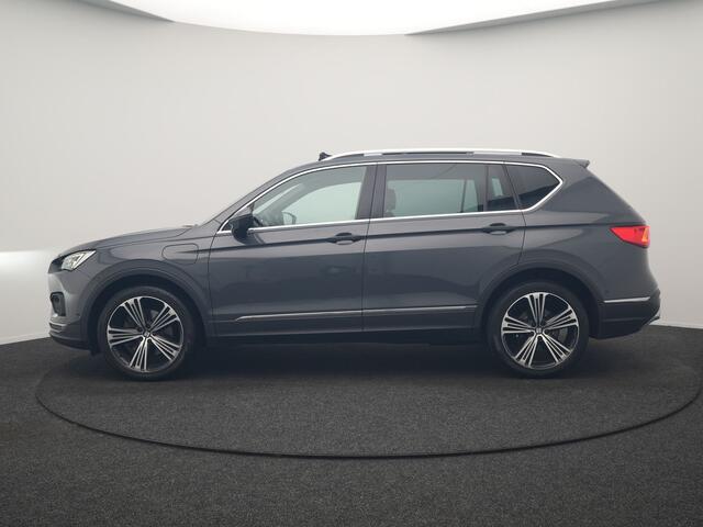 Seat Tarraco 1.4 TSI e-Hybrid Xcellence PHEV 245pk Dealer O.H. | Panodak | Adaptive Cruise | 360 Camera | Sfeerverlichting | Voorstoelen Verwarmd | Keyless | Blis | Apple Carplay | Navigatie | DAB | Plug In Hybrid |