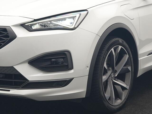Seat Tarraco 1.4 TSI e-Hybrid PHEV FR Business Intense PHEV 245pk | Trekhaak Af Fabriek | Panodak | Adaptive Cruise | 360 Camera | Sportstoelen Memory & Verwarmd | Keyless | Blis | Stuur Verwarmd | Apple Carplay | Navigatie | DAB | 20" L.M | Plug In Hybrid