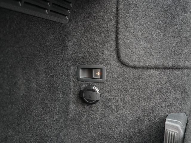 Seat Tarraco 1.4 TSI e-Hybrid PHEV FR Business Intense PHEV 245pk | Trekhaak Af Fabriek | Panodak | Adaptive Cruise | 360 Camera | Sportstoelen Memory & Verwarmd | Keyless | Blis | Stuur Verwarmd | Apple Carplay | Navigatie | DAB | 20"L.M | Plug In Hybrid |