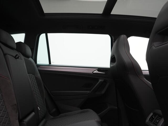 Seat Tarraco 1.4 TSI e-Hybrid FR Business Intense PHEV 245pk Dealer O.H. | Trekhaak Af Fabriek | Panodak | Adaptive Cruise | 360 Camera | Sportstoelen Memory & Verwarmd | Keyless | Blis | Stuur Verwarmd | Apple Carplay | Navigatie | DAB | 19" L.M | Plug In Hybrid