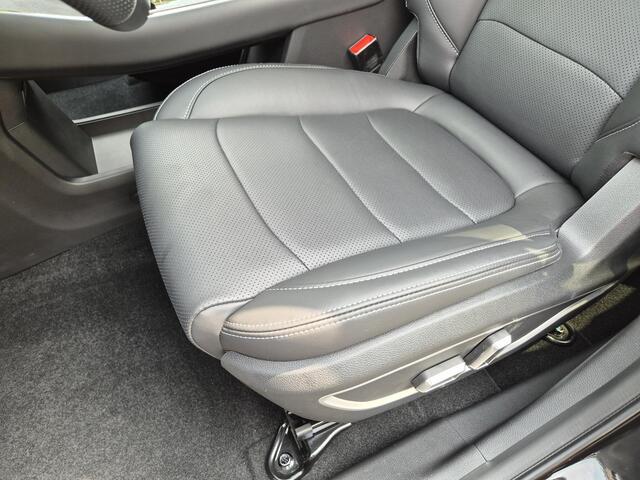 Seres 3 52kWh Automaat / Private Lease vanaf ¤499 Per Maand/ 15.179 Euro onder Nieuwprijs / Garantie tot 20/5/2027 / WLTP bereik 327 km / Schuif/-Kanteldak / Rondomzicht Camera / Stoelverwarming voor / Mirror voor Google Maps Navigatie / Lederenbekleding