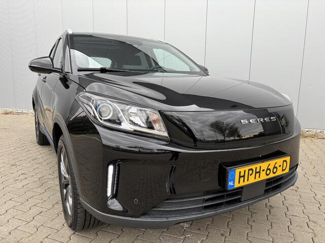Seres 3 52kWh Automaat / Trekhaak / Garantie tot 20/5/2027 / WLTP bereik 327 km / Schuif/-Kanteldak / Rondomzicht Camera / Stoelverwarming voor / Mirror voor Google Maps Navigatie / Lederenbekleding