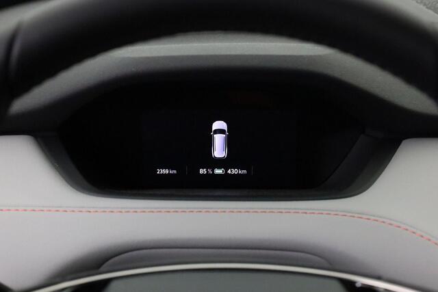 Skoda Elroq Intro Charlie 210 kW / 286 pk Business Edition | 20" Inch LMV | 3-Zone Climate Control | Camera | Dodehoekdetectie | Elektrische Kofferklep | Keyless-Entry | LED-Matrix verlichting | Stoel-, Stuur- en Achterbankverwarming | Timiano Green | Trekhaak El. We