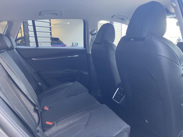 Skoda Elroq 60 Business Edition 190 PK | Trekhaak | 19" velgen | Frunk | Dodehoek sensor |