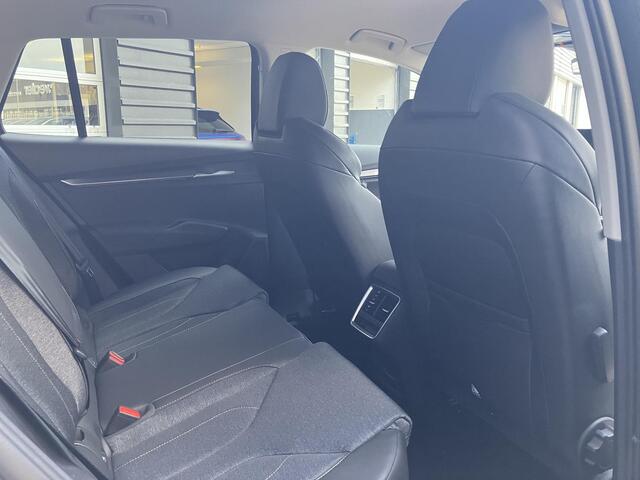 Skoda Elroq 60 Business Edition 190 PK | Trekhaak | 19" velgen | Frunk | Dodehoek sensor |