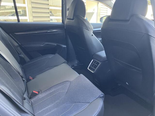 Skoda Elroq 60 Business Edition 190 PK | Trekhaak | 19" velgen | Frunk | Dodehoek sensor |