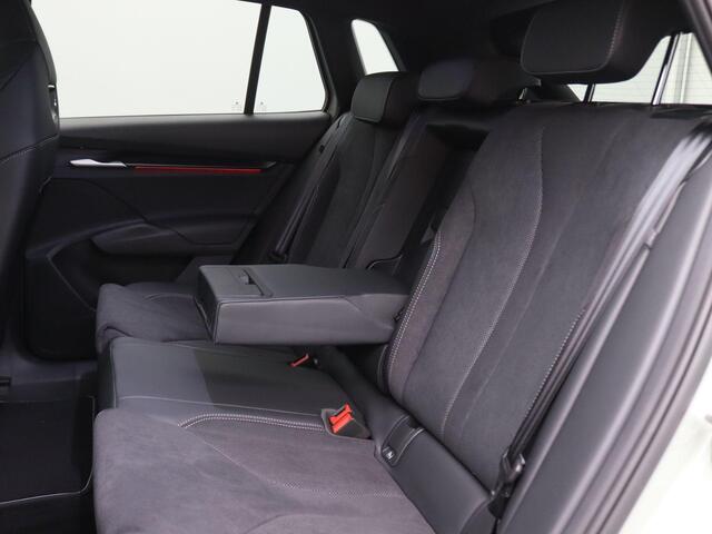Skoda Elroq 60 Sportline 204PK Aut. Matrix Led-Verlichting, Elektr. Achterklep, Keyless, Side Assist, Navi, Stoel-stuurverwarming, Achteruitrijcamera, 20'' LM Velgen