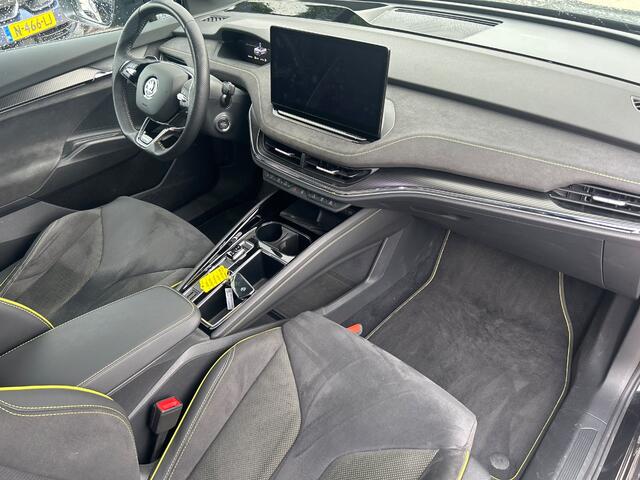 Skoda Enyaq iV Coupé 80 RS / Full option! / Trekhaak / Panoramadak / Camera / Head-up / 20'' / Keyless / Sfeerverlichting / Elektr. stoelen / Canton Audio / Stuurverwarming / Warmtepomp / DAB / ACC