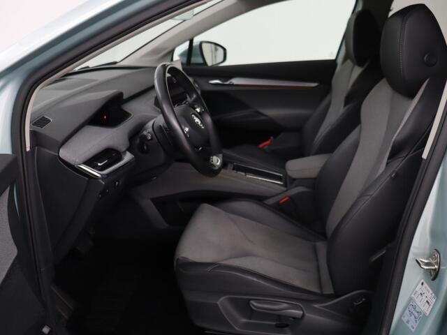 Skoda Enyaq iV 80 | Stoel & stuurverwarming | Carplay | Keyless | Navigatie | Camera | Half leder | Cruise control | Full LED | Parkeerhulp