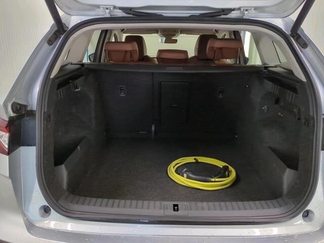 Skoda Enyaq iV 60 | Leder | Trekhaak | 21 Inch | Camera |