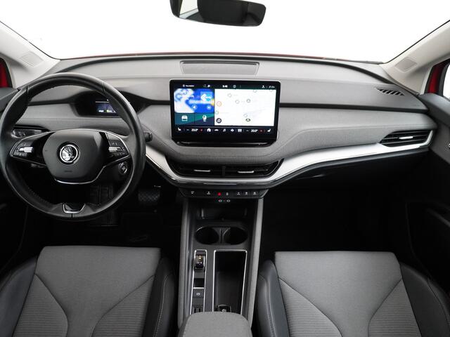 Skoda Enyaq iV 60 180pk Trekhaak Apple Carplay Android Auto Cruise Control Camera Navi Led Lmv 19" PDC 3-zone-Ecc Stoel+Bank-Verwarmd Keyless Rijstrooksensor Virtual Cockpit Bluetooth Park-assist memory Connected services 1e Eigenaar Nieuwprijs ¤48.450,- Trekgewicht 1.0