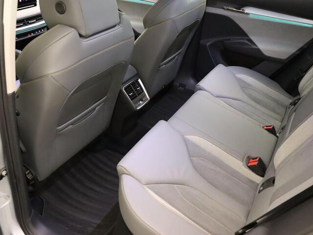 Skoda Enyaq iV 60 - ORIGINEEL NEDERLANDSE AUTO - CRUISE CONTROL - APPLE CARPLAY/ANDROID AUTO - CLIMATE CONTROL - NAVIGATIE FULL MAP - LICHTMETALEN VELGEN 21 INCH - HALFLEDEREN BEKLEDING - STOELVERWARMING VOORZIJDE