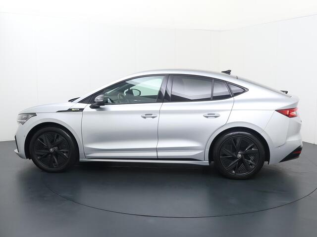 Skoda Enyaq iV Coupé 80 RS | 300 PK | Soh 89% | Trekhaak | Panoramadak | Stoelverwarming