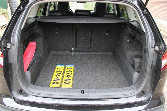 Skoda Enyaq iV 80 First Edition LEER PANO SOH 93% CRYSTAL LED