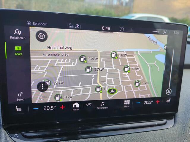 Skoda Enyaq iV 80 204pk Comfort Sport Plus / Panoramadak / LED-CrystalFace / Navi / Achteruitrijcamera / Verwarmbare voorstoelen