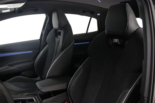 Skoda Enyaq iV Coupé 85 Sportline 286pk Automaat Trekhaak, Panoramadak, Elektrische achterklep, Adaptive cruise control, LED matrix koplampen, Achteruitrijcamera, Stuurwiel verwarmd