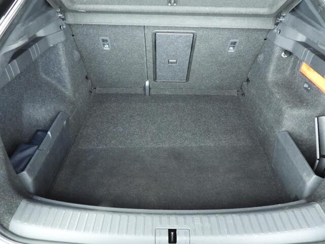 Skoda Enyaq iV Coupé 80 RS SoH 94,8% | RS Suite interieur | Trekhaak elek. | Crystal lightning grille | Pano