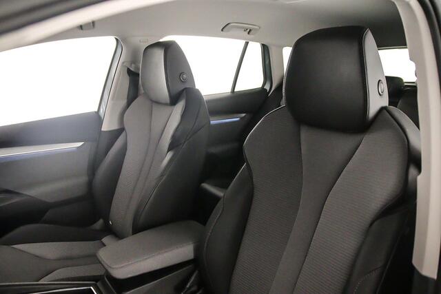 Skoda Enyaq iV 80 204pk Automaat Adaptive cruise control, Elektrische achterklep, Navigatie, Achteruitrijcamera, LED matrix koplampen, Airco, Parkeersensoren, DAB, Stuurwiel verwarmd