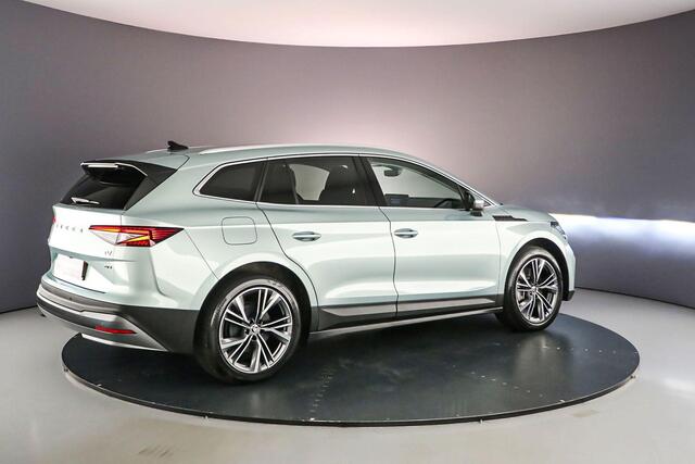 Skoda Enyaq iV 80 204pk Automaat Adaptive cruise control, Elektrische achterklep, Navigatie, Achteruitrijcamera, LED matrix koplampen, Airco, Parkeersensoren, DAB, Stuurwiel verwarmd
