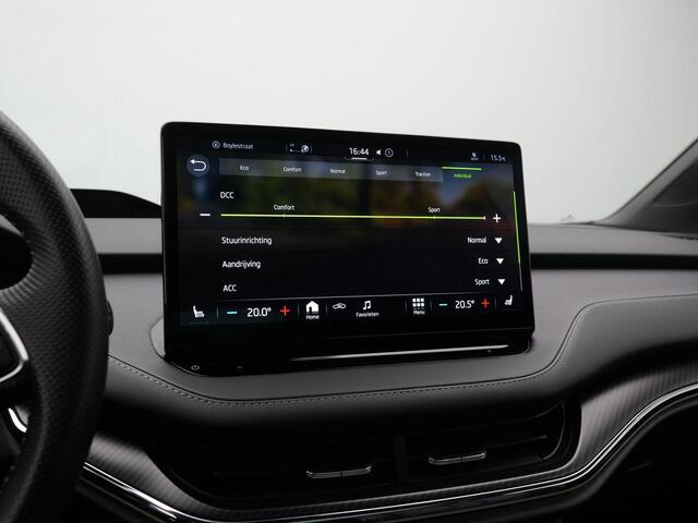 Skoda Enyaq iV Coupé 80 RS 299 pk SOH 92% | Panoramadak | Trekhaak | Leder | Geheugen-/massagestoel | Adaptief onderstel | Canton | Matrix LED | Head-up display | 360 camera