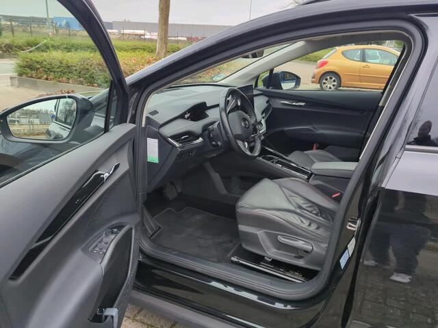Skoda Enyaq iV 60 / Leder / Panorama dak / Stoelverwarming / Adaptive cruise / Navigatie