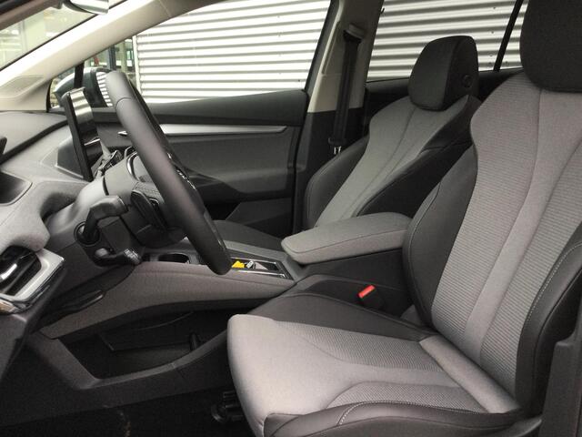 Skoda Enyaq iV 60 180PK Business Edition | LED | Stuurverwarming | Camera |