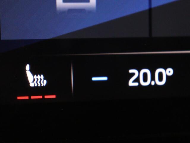 Skoda Enyaq iV 80 | Panoramadak | Trekhaak | Stoelverwarming | Camera | Sfeerverlichting | Carplay | Navigatie | Achterbankverwarming | Full LED | Parkeerhulp | Cruise control