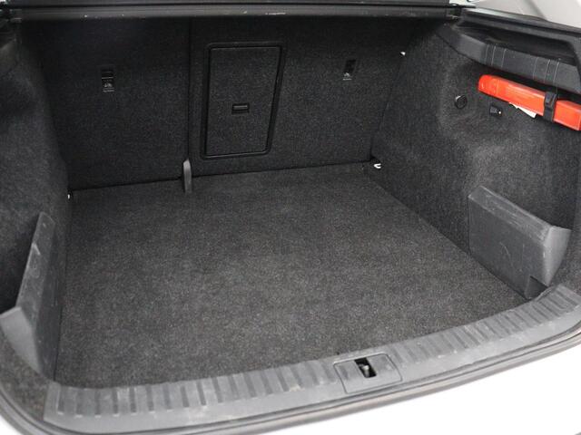 Skoda Enyaq iV 60 | SOH 92% | Trekhaak | Half leder | Sfeerverlichting | Carplay | Navigatie | 19'' | Cruise control | Parkeerhulp | Full LED