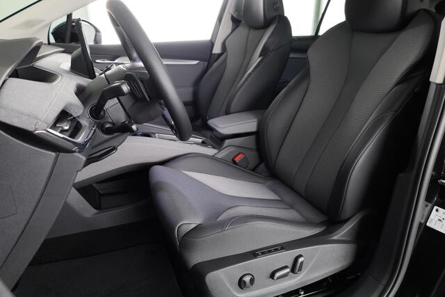 Skoda Enyaq iV 60 Business Edition 180pk Panoramadak | Crystal Face | Head up | Canton Audio | 20 inch | Elek. stoel | Blind Spot