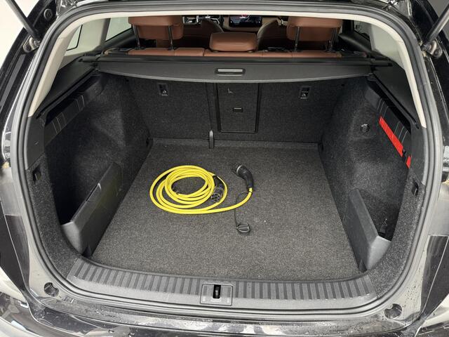 Skoda Enyaq iV 60 First Edition | Navigatie | PDC | SOH 93,2% | Stoelverwarming | Adaptive Cruise Control |