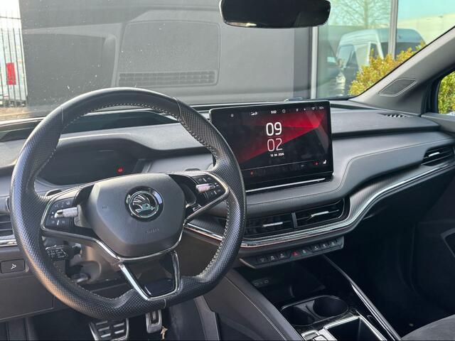 Skoda Enyaq iV 80 Sportline / Full option! / Trekhaak / Panoramadak / 360Camera / Head-up / Leder&Alcantara / 21'' / CarPlay / Stoelverwarming 4x / Dodehoek / DAB / ACC / Warmtepomp / Zonescherm Zijruiten