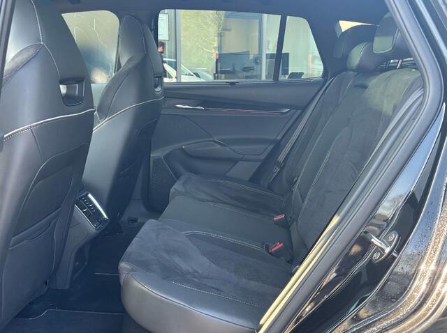 Skoda Enyaq iV 80 Sportline / Full option! / Trekhaak / Panoramadak / 360Camera / Head-up / Leder&Alcantara / 21'' / CarPlay / Stoelverwarming 4x / Dodehoek / DAB / ACC / Warmtepomp / Zonescherm Zijruiten